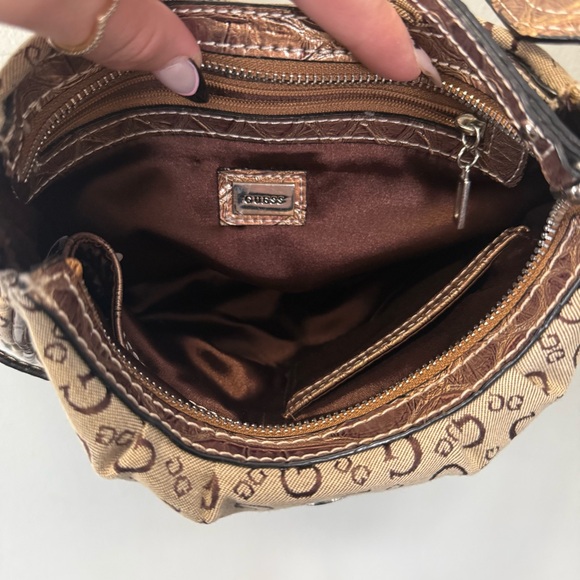 Y2K Vintage Guess Signature Brown and Cream Shoulder Bag - Picture 10 of 12